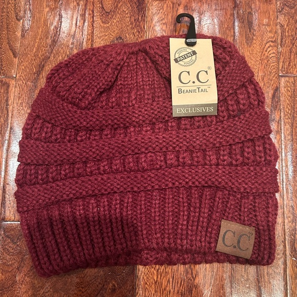 2- Woman's chunky knit cozy/stylish CC Beanie caps - Burgundy/purple NWT - Picture 5 of 5